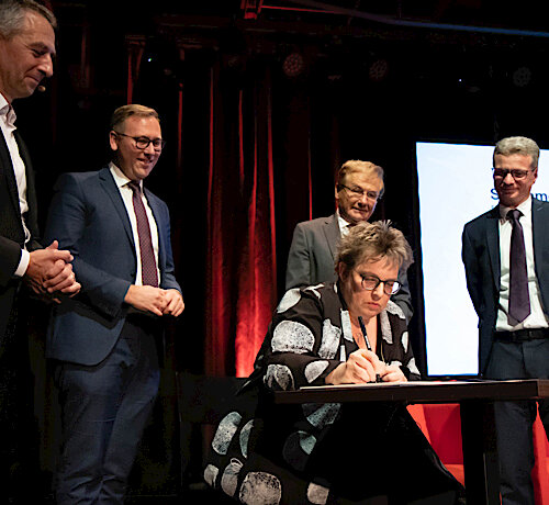 Bayerns Buchhandlung des Jahres 2021 – Buchhandlung Bräunling wird durch den Bayerischen Staatsminister für Wissenschaft und Kunst ausgezeichnet